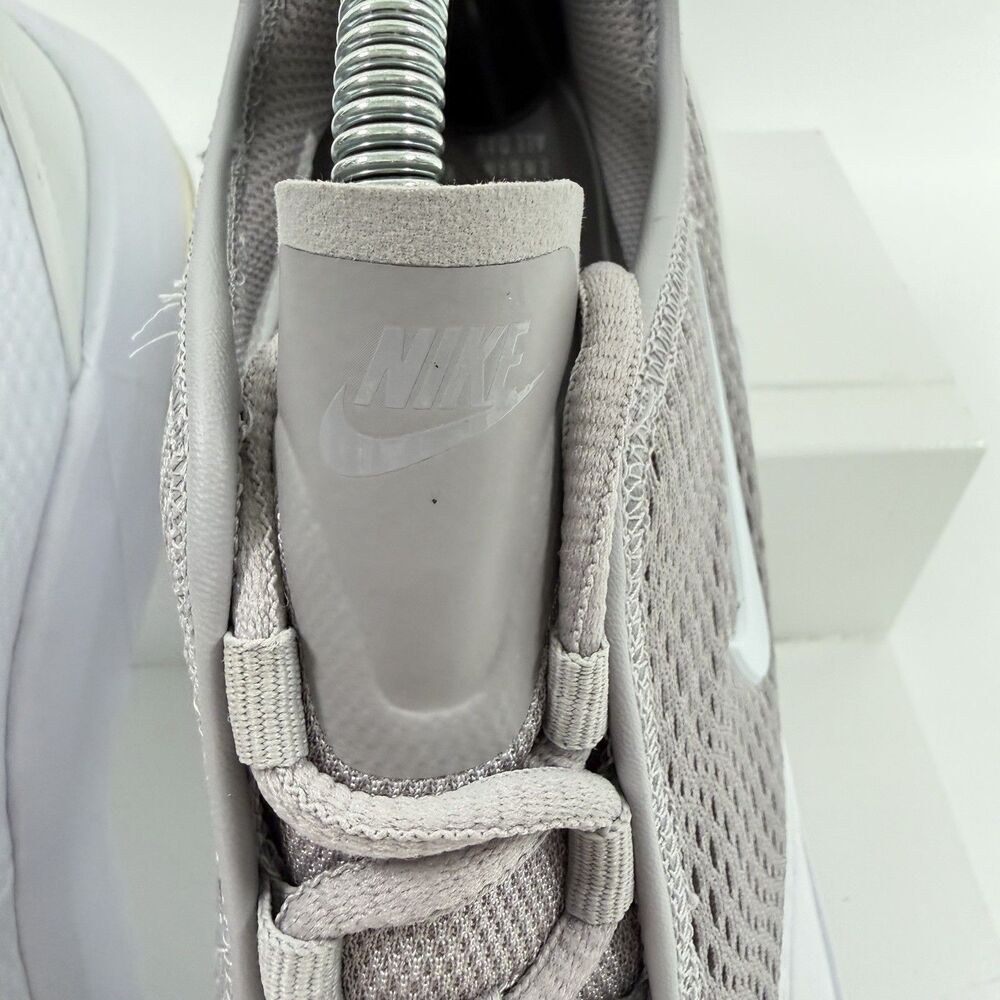 Nike Air Max Motion 2 Men’s Running Shoes Gray White AO0266-101 Size 8.5 - Picture 6 of 11